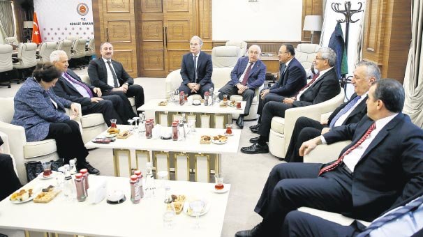 Eski bakanlarla ‘Adalet’ zirvesi