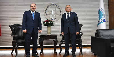 Bakan Mustafa Varank'tan Büyükkılıç'a Sıcak ve Samimi İlgi