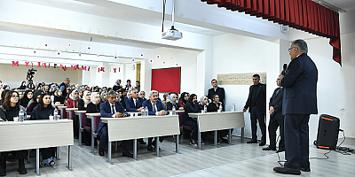 Büyükkılıç, Kariyer Günleri'nde Öğrencilerle Tecrübelerini Paylaştı