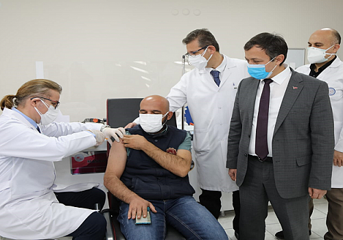 ERÜ’de Covid-19'a Karşı Geliştirilen Aşı Adayının  Faz-2 Kapsamında 2. Dozu Son Gönüllülere Uygulanarak Sona Erecek