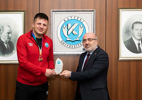 KAYÜ öğrencisi Üniversiteler Boks Ünilig Türkiye Şampiyonası'nda 3. oldu